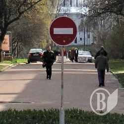 Пішохідна вулиця чи виставка авто? ФОТОрепортаж для Чернігівської ДАІ Пішохідна вулиця чи виставка авто? ФОТОрепортаж для Чернігівської ДАІ