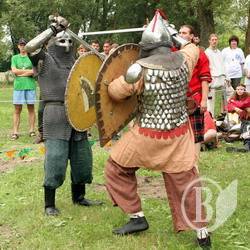 Меч и щит: Средневековые бои Коровеля-2008. ФОТОрепортаж Меч и щит: Средневековые бои Коровеля-2008. ФОТОрепортаж