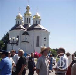 Катерининська церква: Московському патріархату закон не писаний? Або заупокійні молитви під храмом