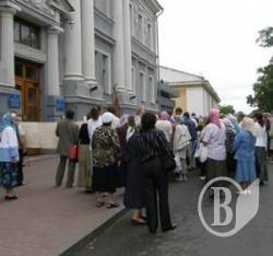 Чернігів: Віруючі УПЦ-МП пікетують міськраду