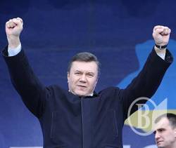 Янукович показав руку. І збрехав? Янукович показав руку. І збрехав?