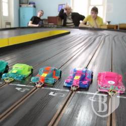 Автоперегони у кімнаті: Обласні змагання у Чернігові. ФОТОрепортаж Автоперегони у кімнаті: Обласні змагання у Чернігові. ФОТОрепортаж