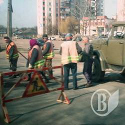 Дороги у Чернігові лататимуть. Після прийняття бюджету. ФОТО Дороги у Чернігові лататимуть. Після прийняття бюджету. ФОТО