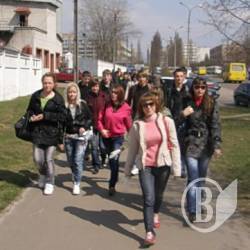 Студенти ЧРМТ прибрали у Березовому гаю. ФОТОрепортаж Студенти ЧРМТ прибрали у Березовому гаю. ФОТОрепортаж