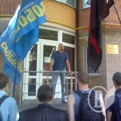 Націоналісти пікетували обладміністрацію і російське генконсульство у Чернігові. ФОТО Націоналісти пікетували обладміністрацію і російське генконсульство у Чернігові. ФОТО