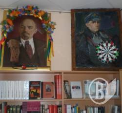 У ніжинській книгарні пропонують кидати дротики в... Шухевича У ніжинській книгарні пропонують кидати дротики в... Шухевича