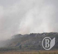Під Черніговом у неділю горіло 5 соток сміття Під Черніговом у неділю горіло 5 соток сміття