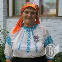 «Помаранчева» баба Параска доживала віку на 80 гривень доплати за орден «Помаранчева» баба Параска доживала віку на 80 гривень доплати за орден