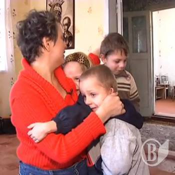Суд виселяє багатодітну матір на вулицю. ВІДЕО Суд виселяє багатодітну матір на вулицю. ВІДЕО