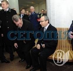 Три дерев'яних лавки у харківському метро коштують як однокімнатна квартира Три дерев'яних лавки у харківському метро коштують як однокімнатна квартира