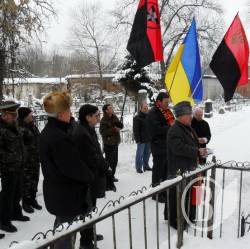 Чернігівські націоналісти вшанували Героя-крутянця Миколу Лебідя Чернігівські націоналісти вшанували Героя-крутянця Миколу Лебідя