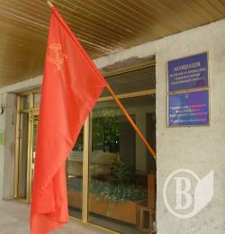 Чернігівське УНП вимагає притягнути посадових осіб до відповідальності за незаконні прапори Чернігівське УНП вимагає притягнути посадових осіб до відповідальності за незаконні прапори