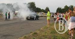 Шалені перегони автівок на Чернігівському аеродромі Шалені перегони автівок на Чернігівському аеродромі