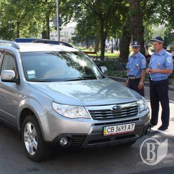 Чернігівські чиновники дозволяють собі найдорожчі авто Чернігівські чиновники дозволяють собі найдорожчі авто