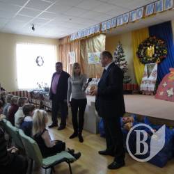 Подарунки дітям в день Святого Миколая Подарунки дітям в день Святого Миколая