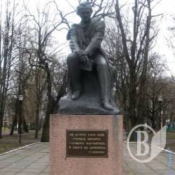 У Ніжині благодійники причепурили пам'ятник Кобзарю У Ніжині благодійники причепурили пам'ятник Кобзарю