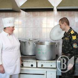 Курсанти вивчають тонкощі роботи їдальні (фото) Курсанти вивчають тонкощі роботи їдальні (фото)