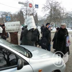 У Чернігові перекрили вулицю проти будівництва АЗС (відео, фото) У Чернігові перекрили вулицю проти будівництва АЗС (відео, фото)