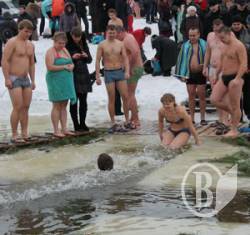 Чернігівці на пляжі на Водохреща (фото-відео) Чернігівці на пляжі на Водохреща (фото-відео)