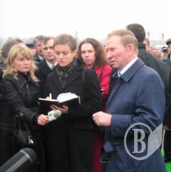Кучмі не присвоїли звання почесного громадянина Чернігівської області Кучмі не присвоїли звання почесного громадянина Чернігівської області