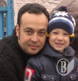 Громадянин США залишився у Борисполі без штанів і без сина. Дитину мордували. Громадянин США залишився у Борисполі без штанів і без сина. Дитину мордували.