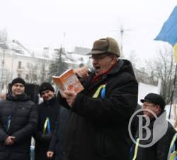 «Янукович у Володі – ще вбивать народ чи годі?» - пенсіонер порвав Майдан «Янукович у Володі – ще вбивать народ чи годі?» - пенсіонер порвав Майдан