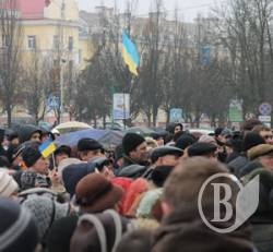 Чернігівці мітингують проти введення військ Росії в Україну Чернігівці мітингують проти введення військ Росії в Україну