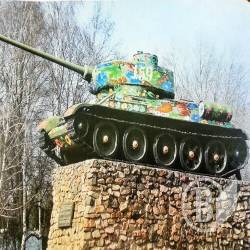Танк миру та дружби, або Ветерани не хочуть новорічної ялинки Танк миру та дружби, або Ветерани не хочуть новорічної ялинки