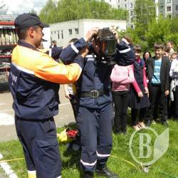Рятувальники хизувались своєю майстерністю у 32-у ліцеї Рятувальники хизувались своєю майстерністю у 32-у ліцеї