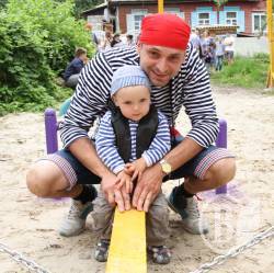 У Чернігові місцеві жителі захопили землю і влаштували на ній «Бухту піратів» У Чернігові місцеві жителі захопили землю і влаштували на ній «Бухту піратів»