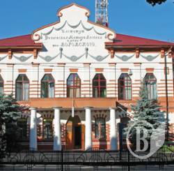 Невідомі підлітки «бомбонули» аптеку у центрі Чернігова - фото Невідомі підлітки «бомбонули» аптеку у центрі Чернігова - фото