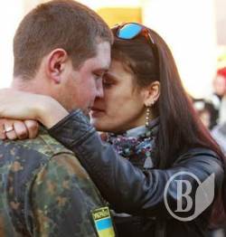 Руку стискала і проводжала… - фото Руку стискала і проводжала… - фото