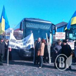 Перевізники б’ються, а у пасажирів чуби тріщать: подорожчання проїзду неминуче Перевізники б’ються, а у пасажирів чуби тріщать: подорожчання проїзду неминуче