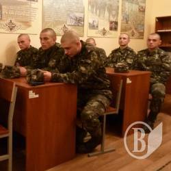 Як і чому солдати масово залишили військову частину у Чернігові - відео Як і чому солдати масово залишили військову частину у Чернігові - відео