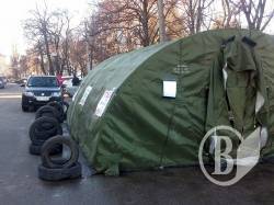 Під Чернігівською ОДА мітингувальники встановили намети Під Чернігівською ОДА мітингувальники встановили намети