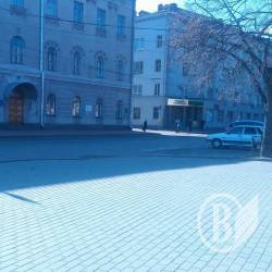 Президент ще не приїхав, а намет біля ОДА вже прибрали Президент ще не приїхав, а намет біля ОДА вже прибрали