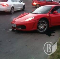 Зурочене Ferrari розбилося в Чернігові Зурочене Ferrari розбилося в Чернігові