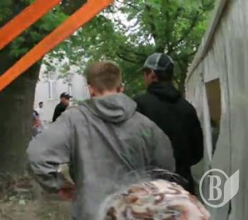 Титушки от власти пытались разгромить социальную палатку «УКРОПа» Титушки от власти пытались разгромить социальную палатку «УКРОПа»