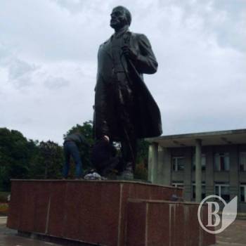 У Новгороді-Сіверському причепурили... Леніна У Новгороді-Сіверському причепурили... Леніна