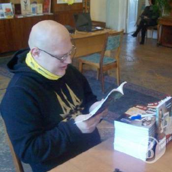 Командир Чернігівського підрозділу «Самооборони Майдану» презентував книгу Командир Чернігівського підрозділу «Самооборони Майдану» презентував книгу