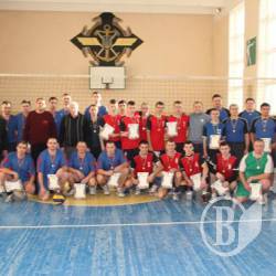 Черниговские силовики сыграли в волейбол Черниговские силовики сыграли в волейбол