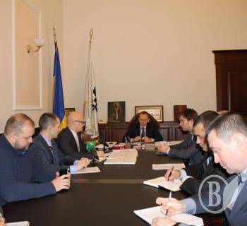 Мер Чернігова назвав два комунальних підприємства злочинним угрупуванням Мер Чернігова назвав два комунальних підприємства злочинним угрупуванням