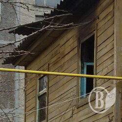Во время пожара дома спасены 3 человека Во время пожара дома спасены 3 человека