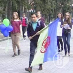 Цыгане устроили шествие. Им ответили Цыгане устроили шествие. Им ответили