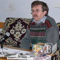 Декомунизатор рассказал кругу сторонников о переименовывании улиц Чернигова Декомунизатор рассказал кругу сторонников о переименовывании улиц Чернигова