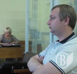 Глабу судять за зрив сесії міськради і вдягання відра на голову начальника – фото Глабу судять за зрив сесії міськради і вдягання відра на голову начальника – фото