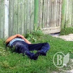 Пьяный умер на улице Пьяный умер на улице