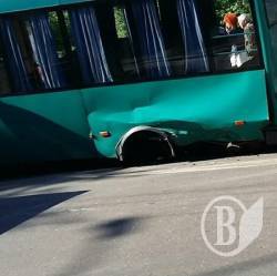 У 29 маршрутки відпало колесо У 29 маршрутки відпало колесо