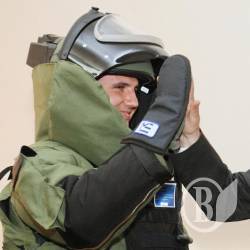 НАТО выделило оборудование для пиротехников на Донбассе НАТО выделило оборудование для пиротехников на Донбассе