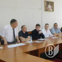 Патріоти зірвали у Чернігові конференцію «медведчуківців». Фото Патріоти зірвали у Чернігові конференцію «медведчуківців». Фото